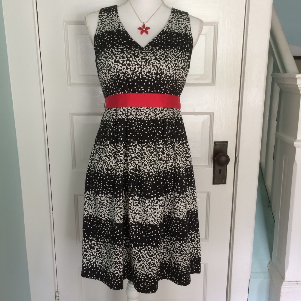 MOTHERHOOD Dress Black & White Red Sash Belt V-Neck Full Skirt All Occasion Sm
